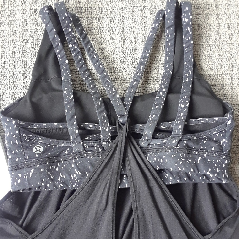 Lululemon black tank w built in bra